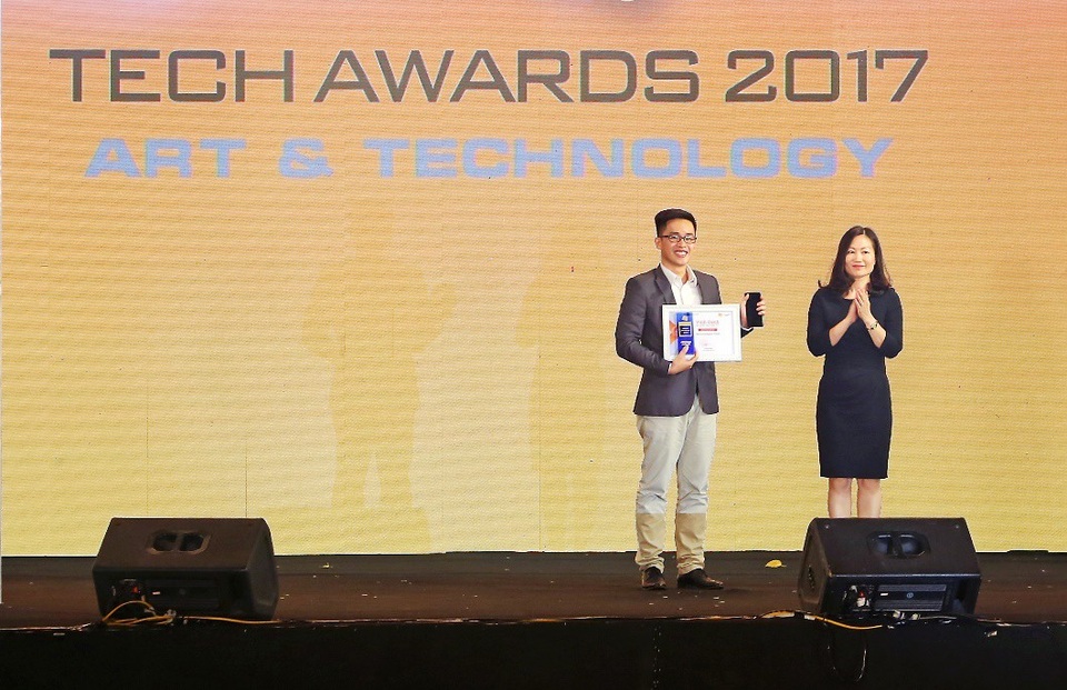 Samsung Pay - Dấu ấn cho giải pháp thanh toán di động tại Việt Nam - 2 Ông Lê Khôi Nguyên – Giám đốc chiến lược sản phẩm Ngành hàng thiết bị di động, Công ty Điện tử Samsung Vina nhận giải thưởng Dấu ấn công nghệ - The Awards 2017