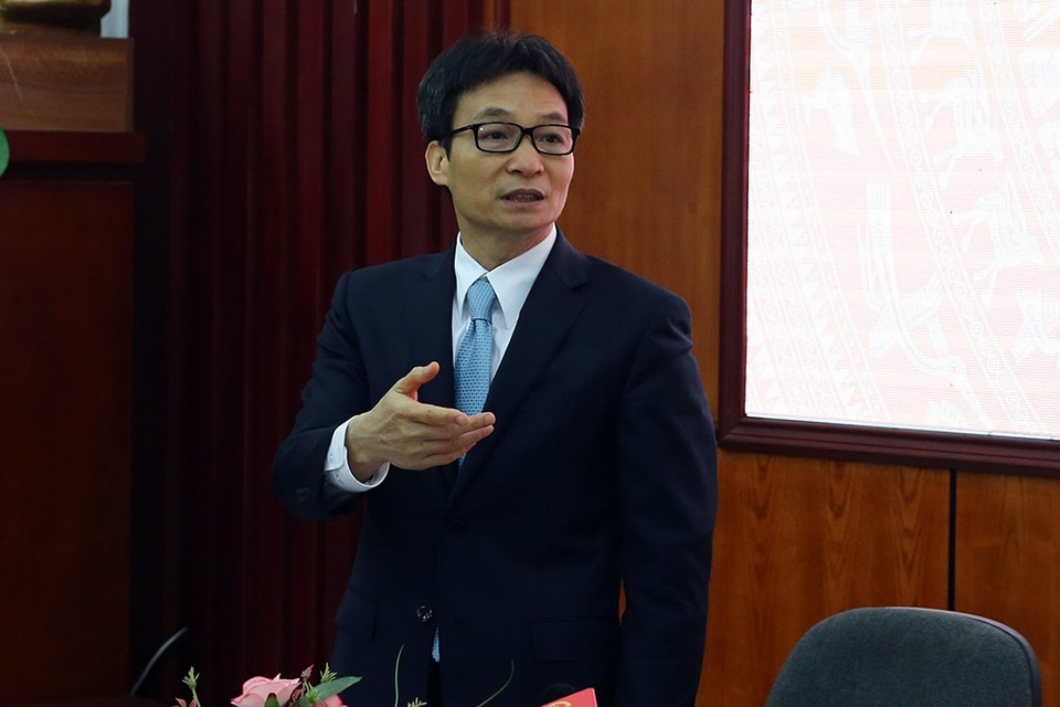 Phó Thủ tướng Vũ Đức Đam: "Cởi bỏ nút thắt về đầu tư xây dựng đối với trường tự chủ" - 2
Phó Thủ tướng Đam: Phải tạo điều kiện tốt nhất về thủ tục cho các trường trong việc phê duyệt các dự án đầu tư bằng nguồn vốn tự cân đối, nguồn vốn tích luỹ của nhà trường.