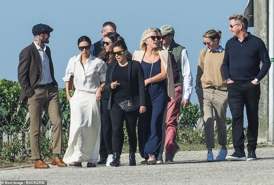 
Đôi vợ chồng nổi tiếng đi cùng vợ chồng nữ diễn viên Eva Longoria và vợ chồng siêu đầu bếp Gordon Ramsay
