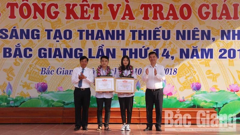 Cháu bé 6 tuổi đạt giải cuộc thi Sáng tạo thanh thiếu niên, nhi đồng tỉnh Bắc Giang - Ảnh 1. Cháu bé 6 tuổi đạt giải cuộc thi Sáng tạo thanh thiếu niên, nhi đồng tỉnh Bắc Giang - Ảnh 1.