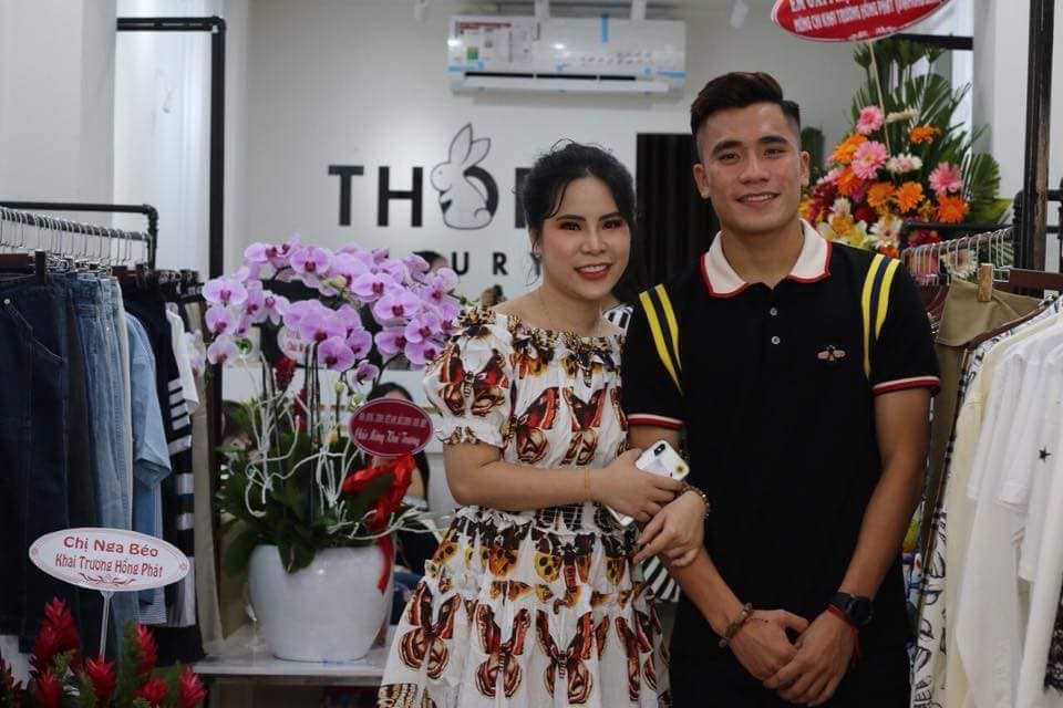 Cặp đôi tham dự sự kiện cùng nhau