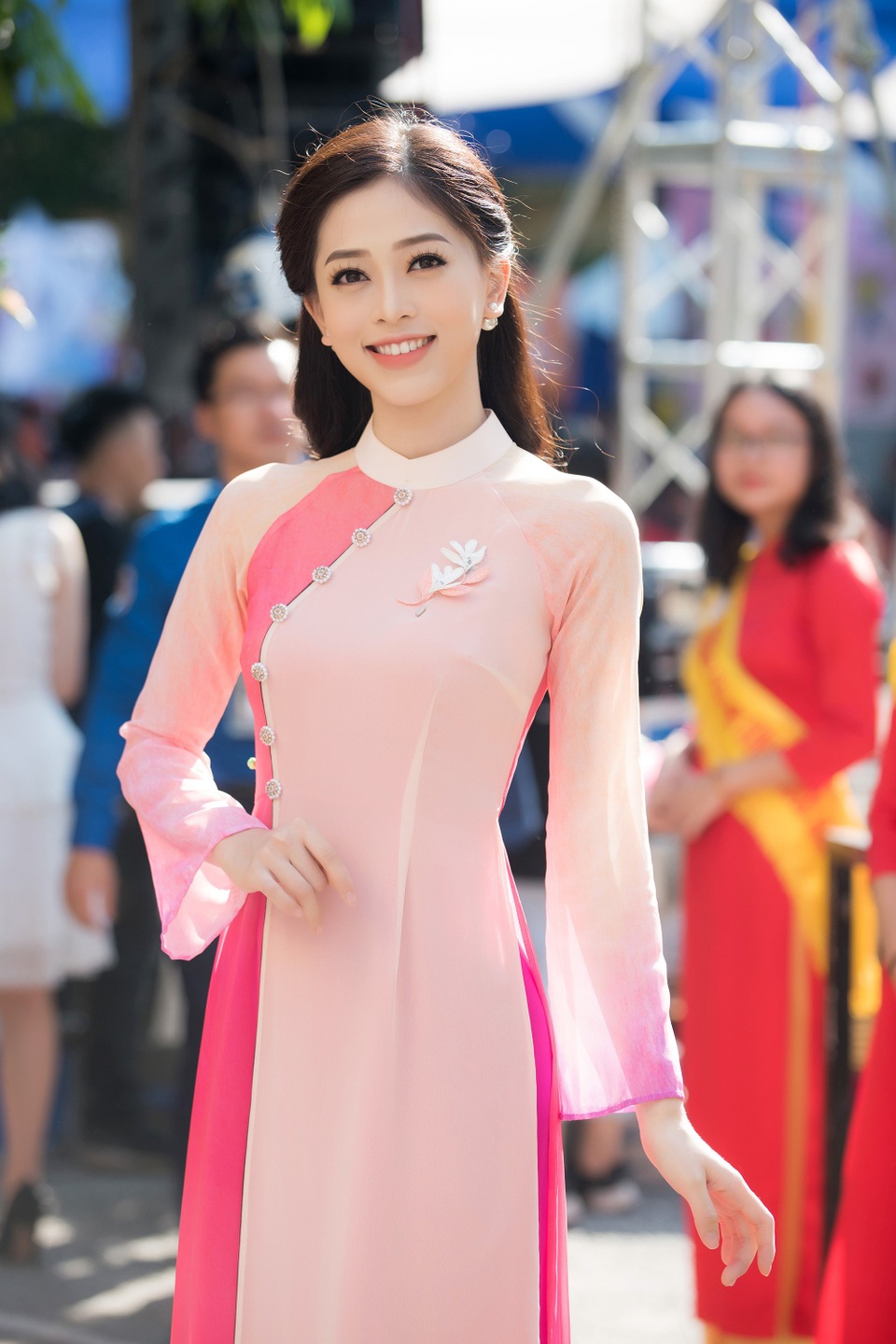 Á hậu Phương Nga trở về trường trước khi đi thi quốc tế - 4 Á hậu Phương Nga trở về trường trước khi đi thi quốc tế - 4