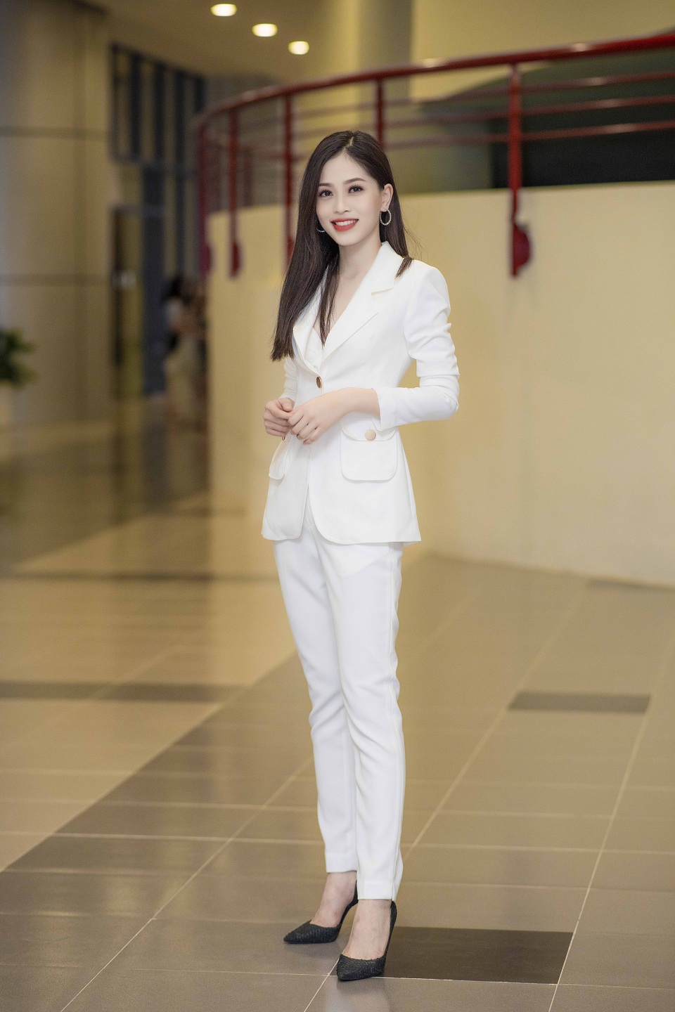 Á hậu Phương Nga trở về trường trước khi đi thi quốc tế - 6 Á hậu Phương Nga trở về trường trước khi đi thi quốc tế - 6