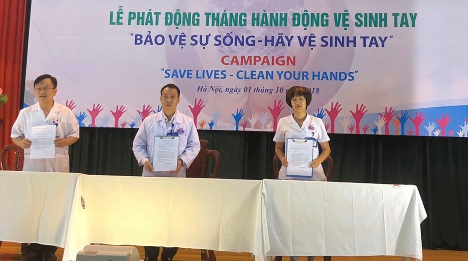 Bác sĩ phải kí cam kết "bàn tay sạch" khi chăm sóc bệnh nhân - 1 Bác sĩ phải kí cam kết "bàn tay sạch" khi chăm sóc bệnh nhân - 1