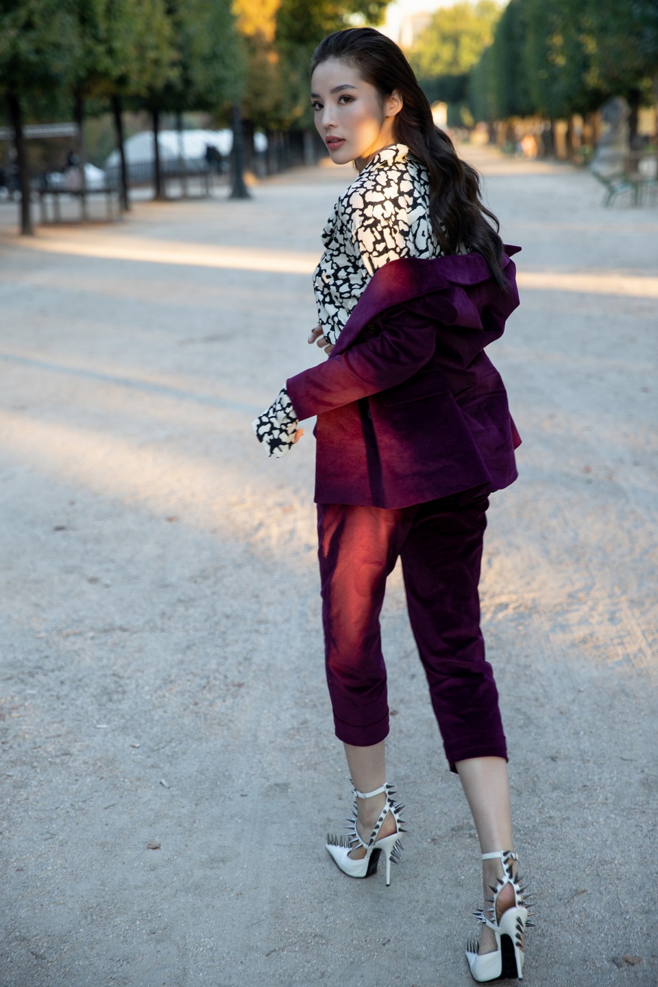 Kỳ Duyên nói tiếng Anh như gió, ngồi ghế VIP theo dõi loạt sao quốc tế catwalk - 13