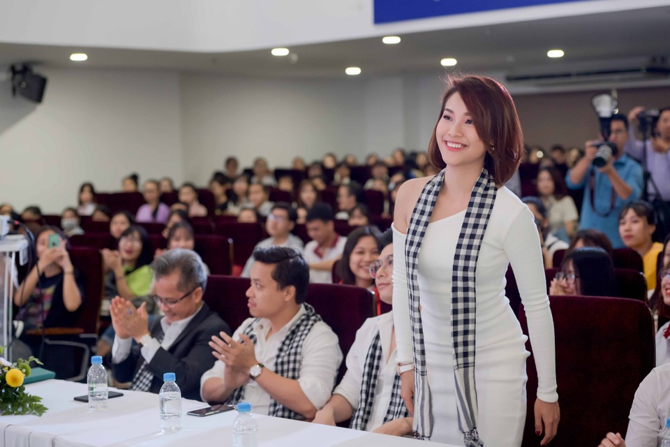 Biến cố gia đình khiến Hoàng Oanh phải vượt lên nghèo khó bằng mọi giá - 1 Biến cố gia đình khiến Hoàng Oanh phải vượt lên nghèo khó bằng mọi giá - 1