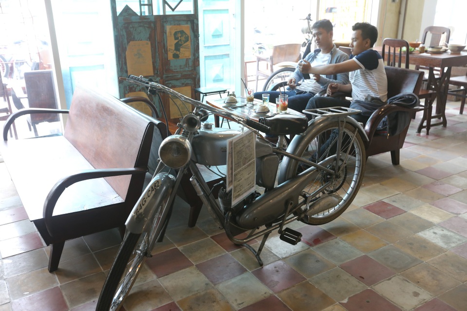 Độc đáo với chiếc xe gắn máy thương hiệu Motobecane Pony sản xuất từ năm 1936 và vẫn còn nguyên giấy tờ đăng ký.