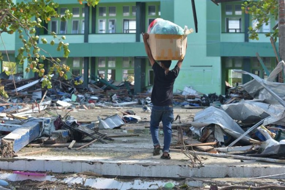 1.200 người thiệt mạng vì động đất/sóng thần, Indonesia chôn cất tập thể các nạn nhân - 3
Hàng triệu người ở Sulawesi cần cứu trợ sau thảm họa kép. (Ảnh: AFP)