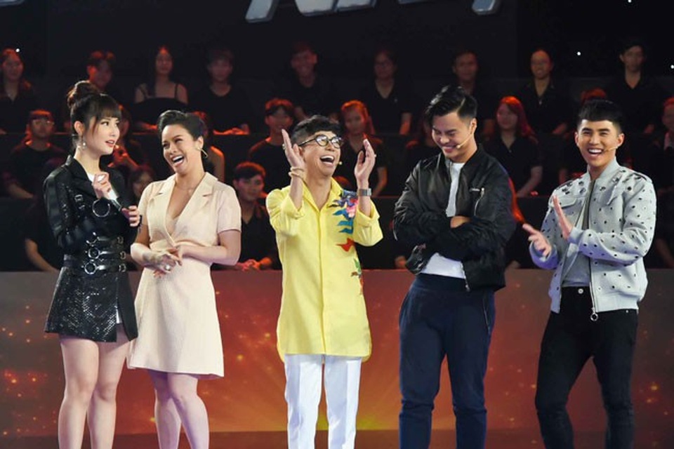 Từ trái sang: MC Diễm My, Nhật Kim Anh, Long Nhật, Võ Minh Lâm và Will (Ảnh: Katsu Team).