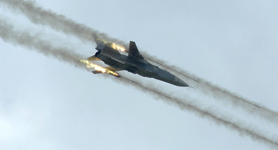 Nga tiêu diệt 100.000 phần tử khủng bố ở Syria - 2 Máy bay Su-24 Nga trong một cuộc không kích (Ảnh: Sputnik)