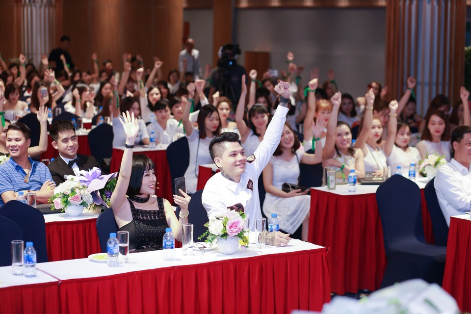 "Bí mật Tây Vương Nữ Quốc" - Hội thảo quy tụ bác sĩ Phụ Khoa hàng đầu Việt Nam - 2
Ban lãnh đạo và hệ thống hùng mạnh Đông Y Gia Truyền Họ Nguyễn