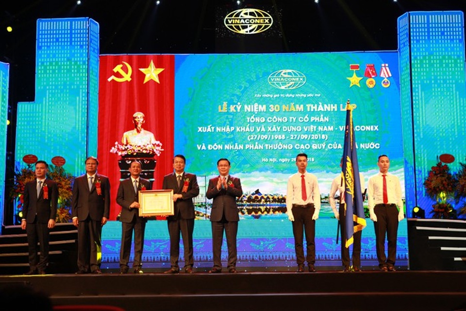 Vinaconex tự hào là thương hiệu hàng đầu ngành xây dựng Việt Nam - 1
Lễ kỷ niệm 30 thành lập của Tổng công ty cổ phần xuất nhập khẩu và xây dựng Việt Nam (Vinaconex)