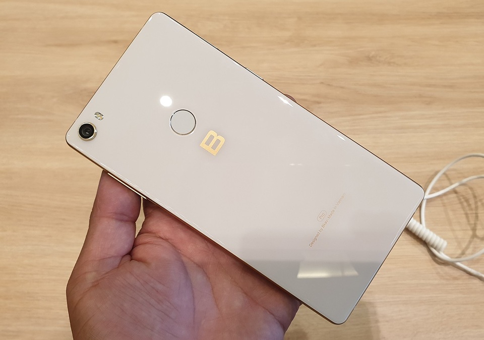 Phiên bản Bphone 3 Pro giá 9,9 triệu đồng khác gì Bphone 3 giá 6,9 triệu? - 3 Phiên bản Bphone 3 Pro giá 9,9 triệu đồng khác gì Bphone 3 giá 6,9 triệu? - 3