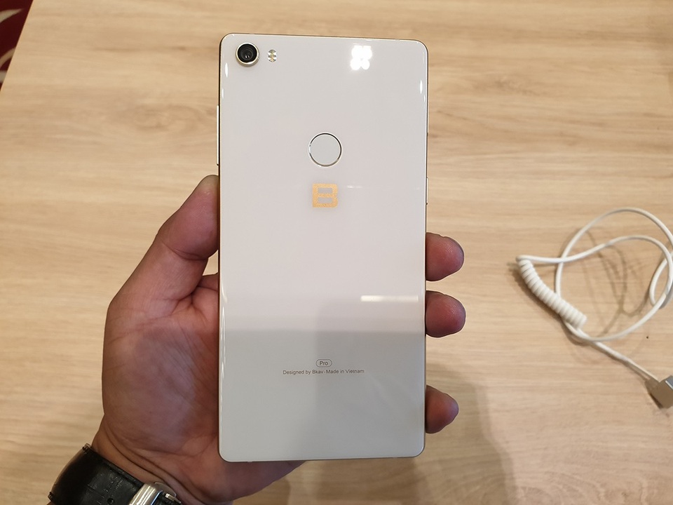 Phiên bản Bphone 3 Pro giá 9,9 triệu đồng khác gì Bphone 3 giá 6,9 triệu? - 1 Phiên bản Bphone 3 Pro giá 9,9 triệu đồng khác gì Bphone 3 giá 6,9 triệu? - 1