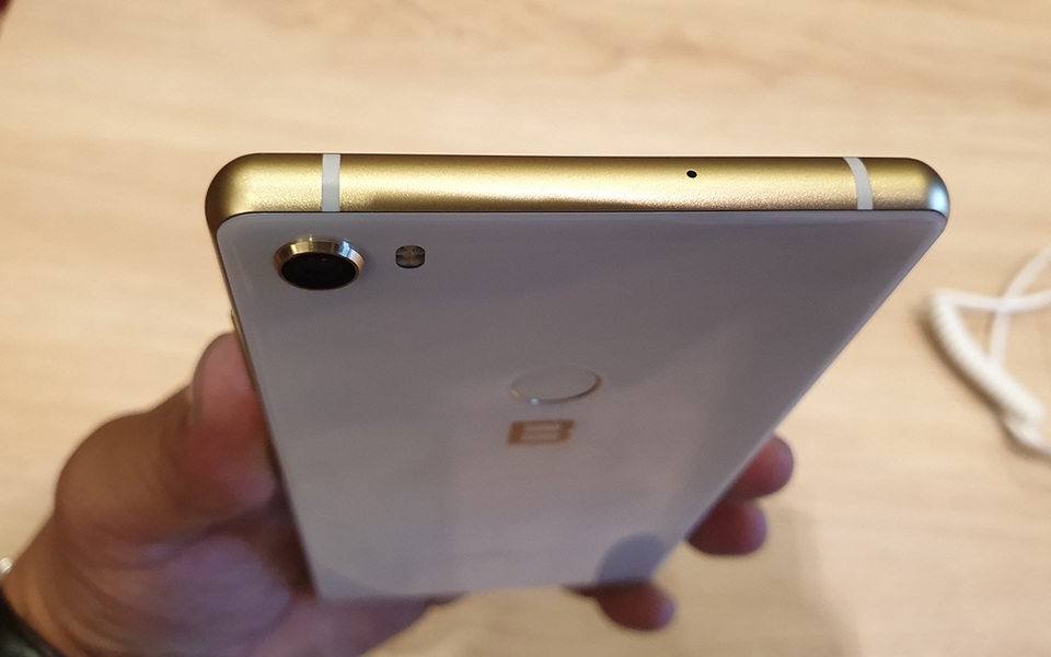 Phiên bản Bphone 3 Pro giá 9,9 triệu đồng khác gì Bphone 3 giá 6,9 triệu? - 2 Phiên bản Bphone 3 Pro giá 9,9 triệu đồng khác gì Bphone 3 giá 6,9 triệu? - 2