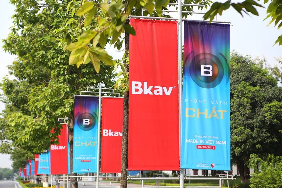 Bphone 3 có thiết kế tràn đáy, camera ấn tượng, giá từ 6,9 triệu đồng - 17
Bkav đã chuẩn bị sẵn sàng cho màn ra mắt đang rất được chờ đợi.