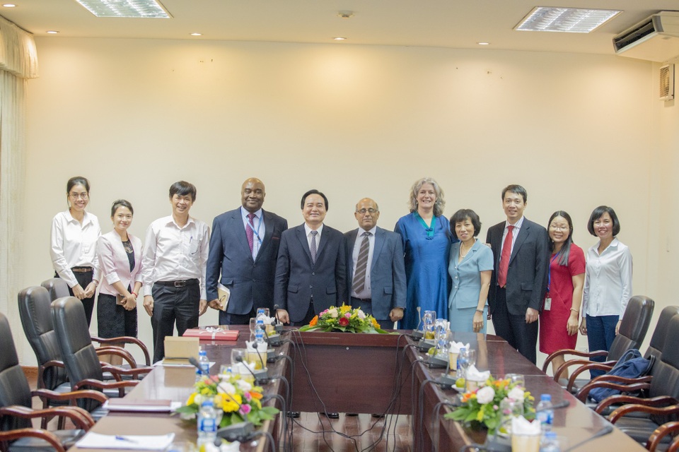 Bộ trưởng Phùng Xuân Nhạ đề nghị UNICEF tiếp tục hỗ trợ học sinh Việt Nam - 2 Bộ trưởng Phùng Xuân Nhạ đề nghị UNICEF tiếp tục hỗ trợ học sinh Việt Nam - 2