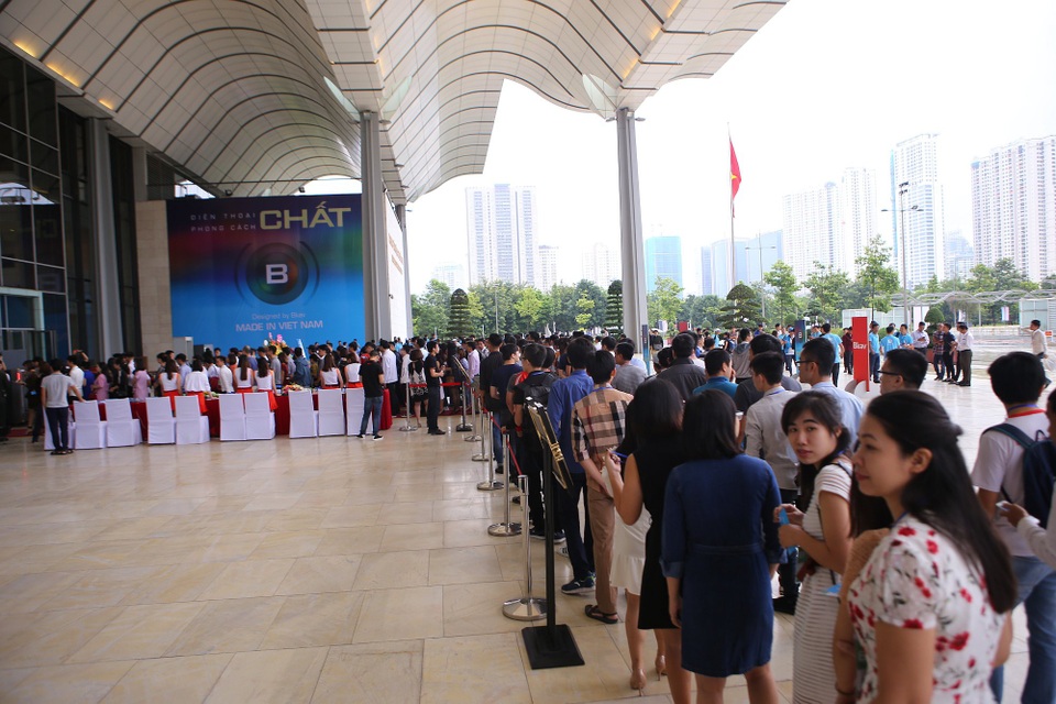Bphone 3 có thiết kế tràn đáy, camera ấn tượng, giá từ 6,9 triệu đồng - 2 Bphone 3 có thiết kế tràn đáy, camera ấn tượng, giá từ 6,9 triệu đồng - 2