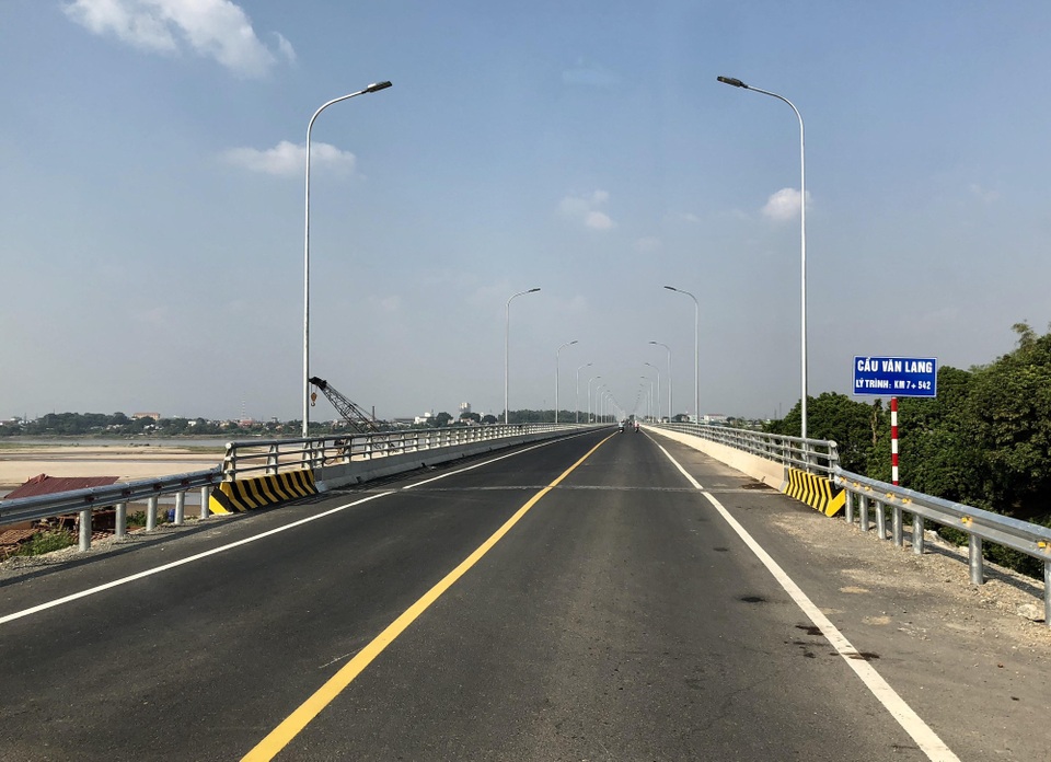 Thông xe cụm công trình trọng điểm “gỡ” nút thắt cửa ngõ Tây Bắc Thủ đô - 5 Cầu nối Việt Trì - Ba Vì (gọi là cầu Văn Lang)