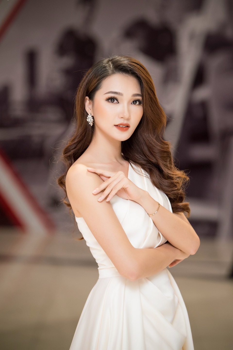 Tại sao BTV Ngọc Trinh thân thiết Hồ Ngọc Hà dù từng là antifan? - 5 Người đẹp Ngọc Nữ cũng có mặt, cô sở hữu vẻ đẹp ngọt ngào cùng làn da trắng sáng không tì vết. Nhan sắc rạng rỡ của Ngọc Nữ được nhiều người yêu mến