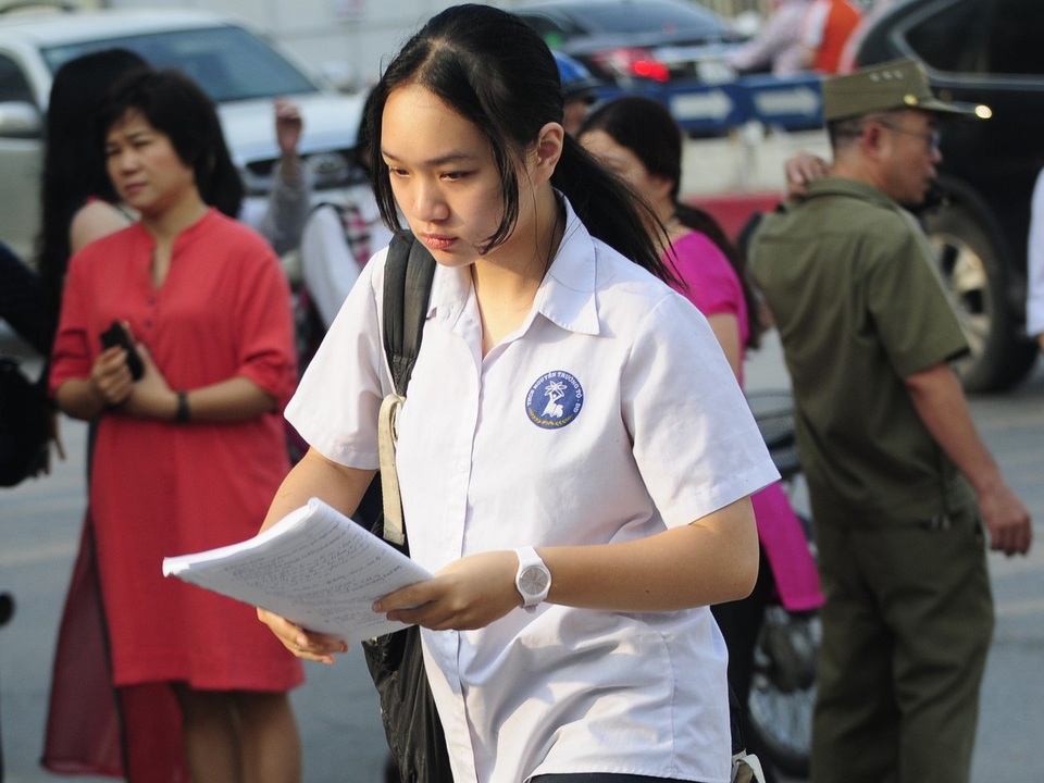 Tuyển sinh lớp 10 Hà Nội: Trường THPT công lập sẽ giảm khoảng 3.000 học sinh - 2
Phương án 4 môn thi được nhiều chuyên gia ủng hộ bởi môn Ngoại ngữ bắt buộc là hoàn toàn hợp lý trong bối cảnh hội nhập. (Ảnh: Mỹ Hà)