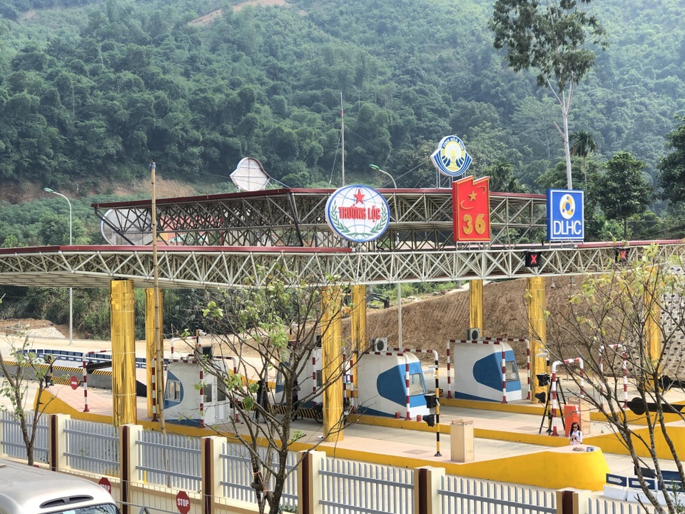 Thông xe cụm công trình trọng điểm “gỡ” nút thắt cửa ngõ Tây Bắc Thủ đô - 3 Dự kiến, tuyến đường sẽ bắt đầu vận hành trạm thu phí từ tháng 12/2018 và chính thức thu phí từ ngày 1/1/2019