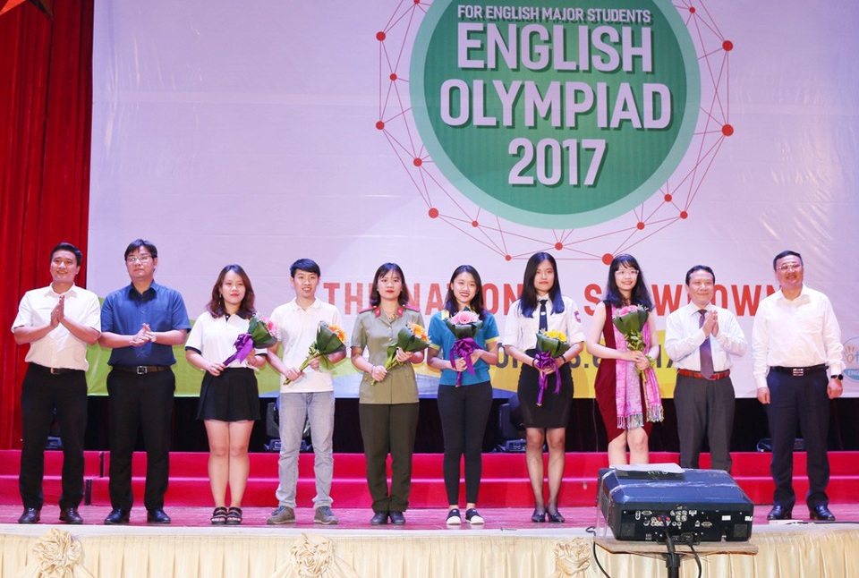 Cuộc thi tiếng Anh dành cho SV không chuyên trở lại - 1
Các thí sinh giành giải cao tại cuộc thi tiếng Anh không chuyên toàn quốc năm 2017