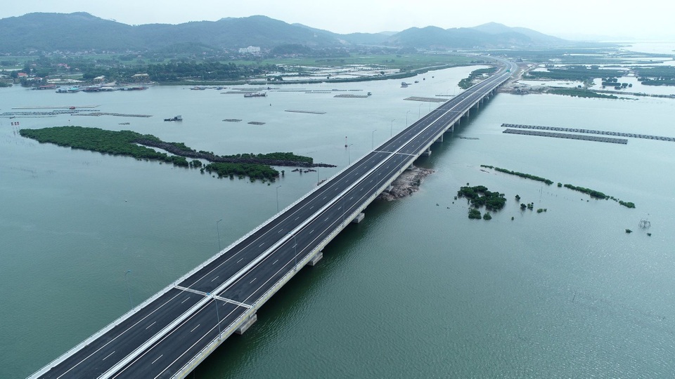 Chính thức thu phí cầu Bạch Đằng từ ngày 15/10 - 2 Tuyến cao tốc Hạ Long - Hải Phòng dài hơn 25km