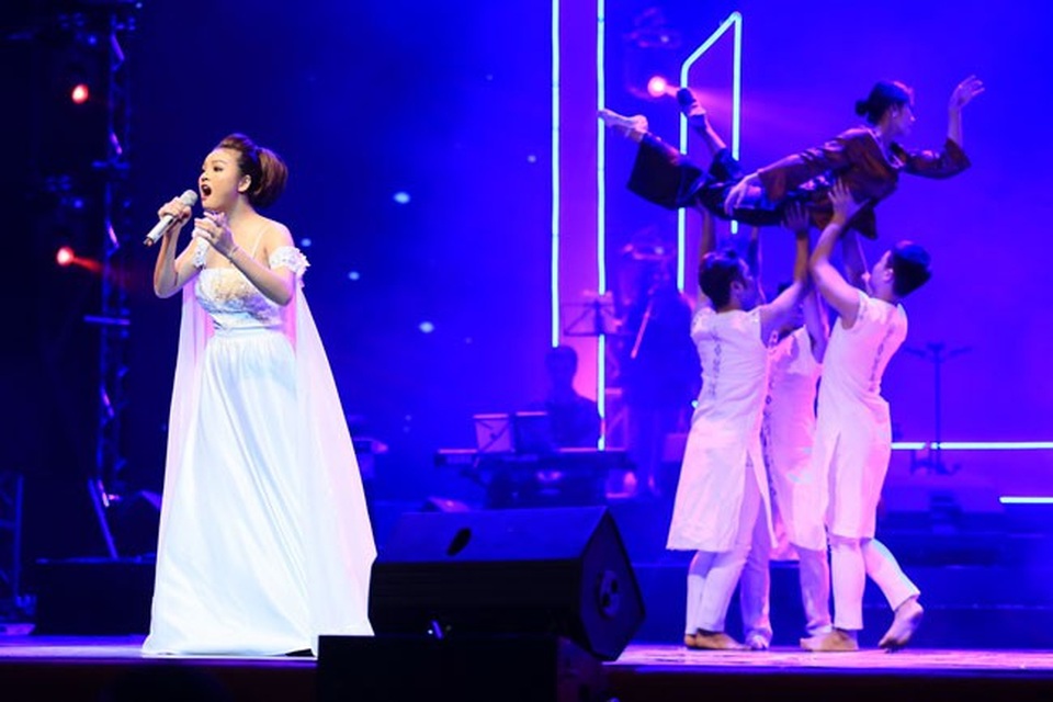 Nguyễn Thùy Liên thể hiện đầy cảm xúc trong đêm chung kết và vượt lên giành giải Nhất.