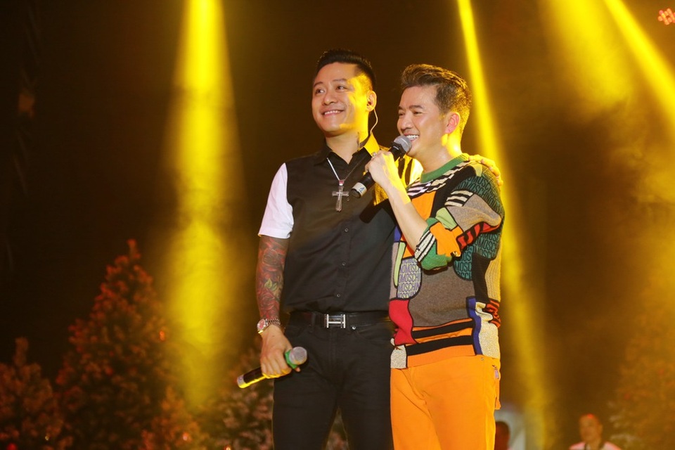 Song Hưng xuất hiện trong đêm nhạc Lệ Quyên: Sự bất ngờ không tới từ những cái tên! - 2 Song Hưng xuất hiện trong đêm nhạc Lệ Quyên: Sự bất ngờ không tới từ những cái tên! - 2