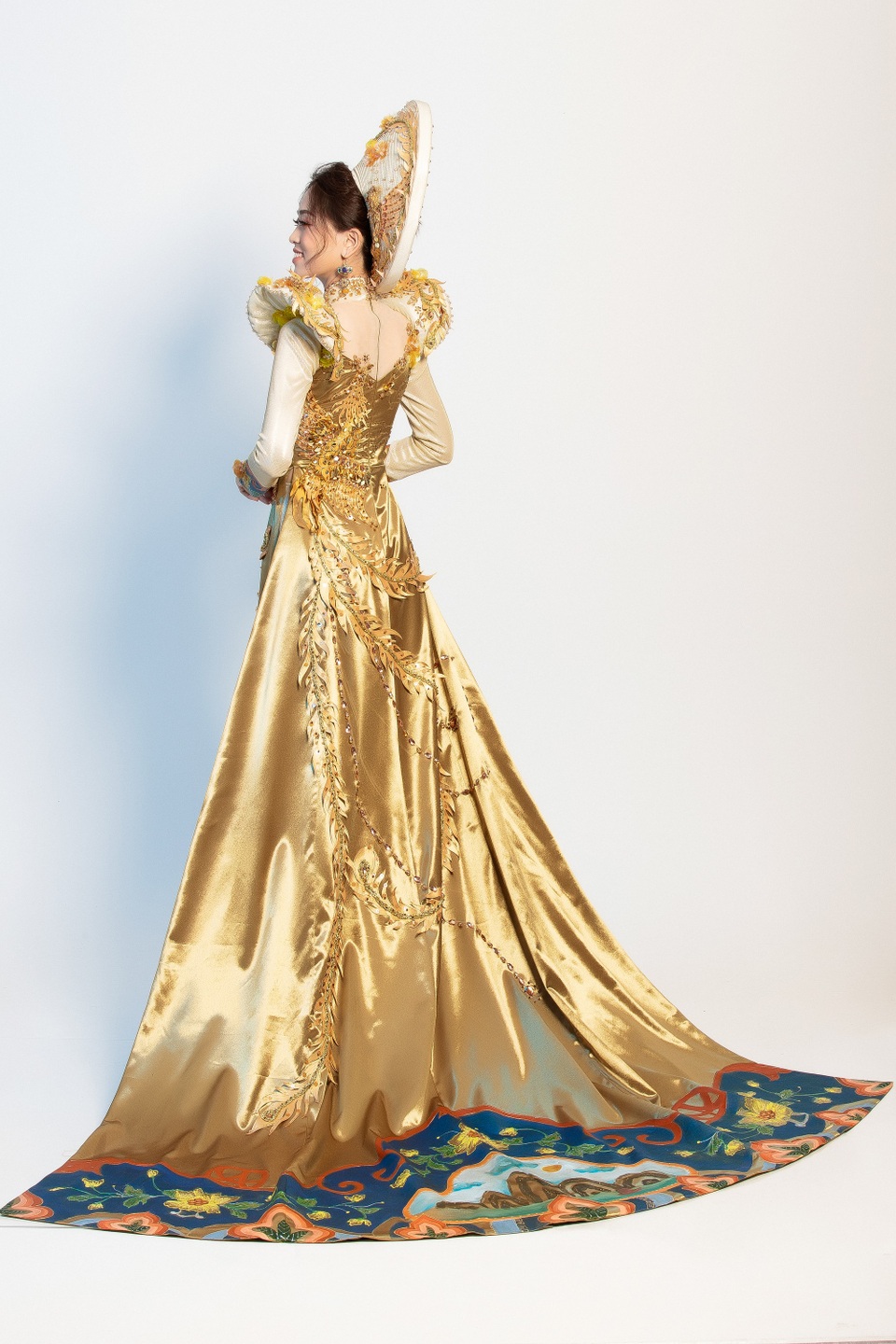 Hé lộ trang phục dân tộc mà Phương Nga mang đến Miss Grand International 2018 - 5 Hé lộ trang phục dân tộc mà Phương Nga mang đến Miss Grand International 2018 - 5
