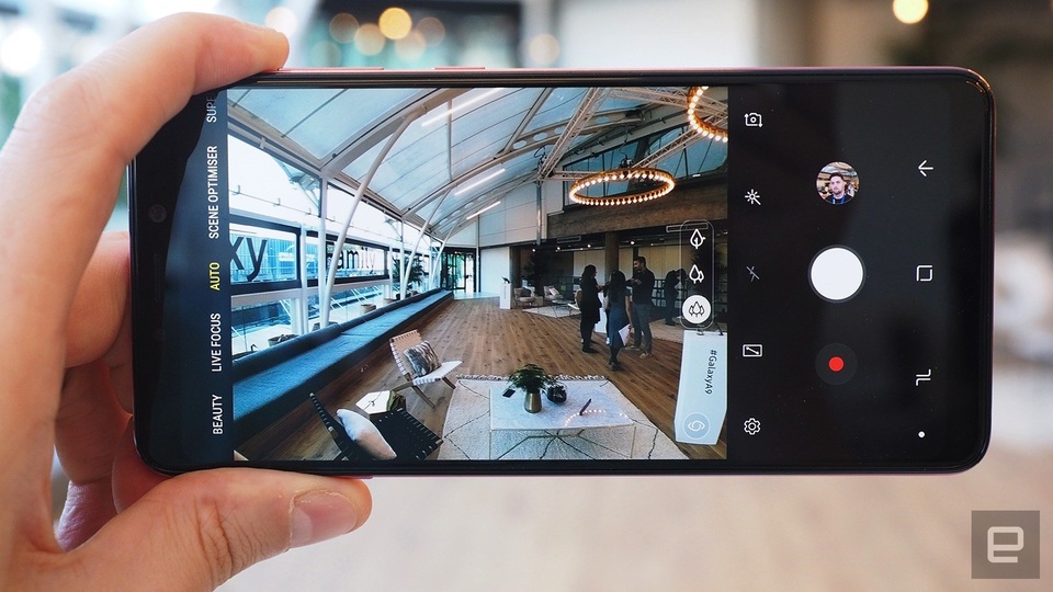 Cận cảnh smartphone 4 camera đầu tiên trên thế giới vừa ra mắt - 8 Giao diện chụp ảnh trên Galaxy A9 (2018)