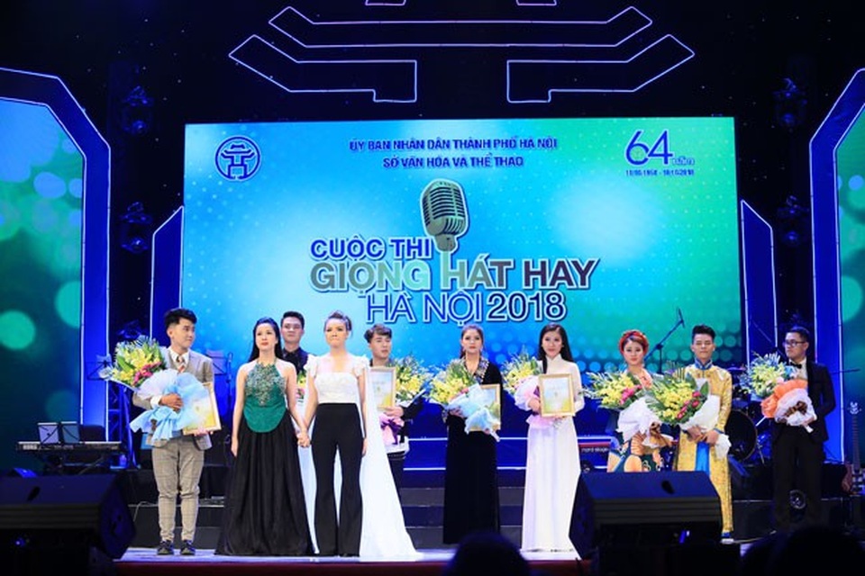 Các thí sinh tham dự đêm chung kết Giọng hát hay Hà Nội.