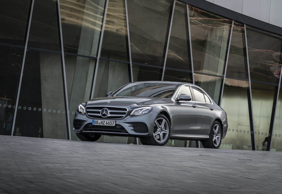 Mercedes-Benz ra hai phiên bản hybrid cho dòng E-Class - 5 Mercedes-Benz ra hai phiên bản hybrid cho dòng E-Class - 5