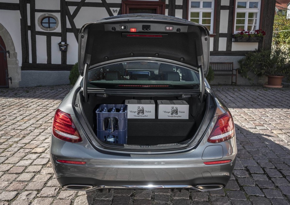 Mercedes-Benz ra hai phiên bản hybrid cho dòng E-Class - 15 Mercedes-Benz ra hai phiên bản hybrid cho dòng E-Class - 15