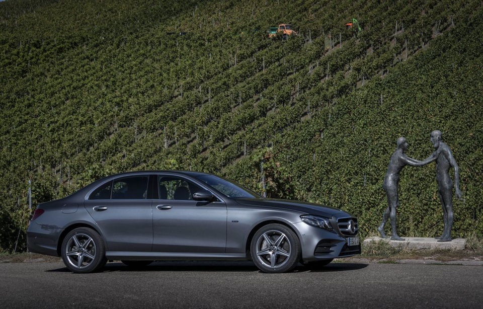 Mercedes-Benz ra hai phiên bản hybrid cho dòng E-Class - 14 Mercedes-Benz ra hai phiên bản hybrid cho dòng E-Class - 14