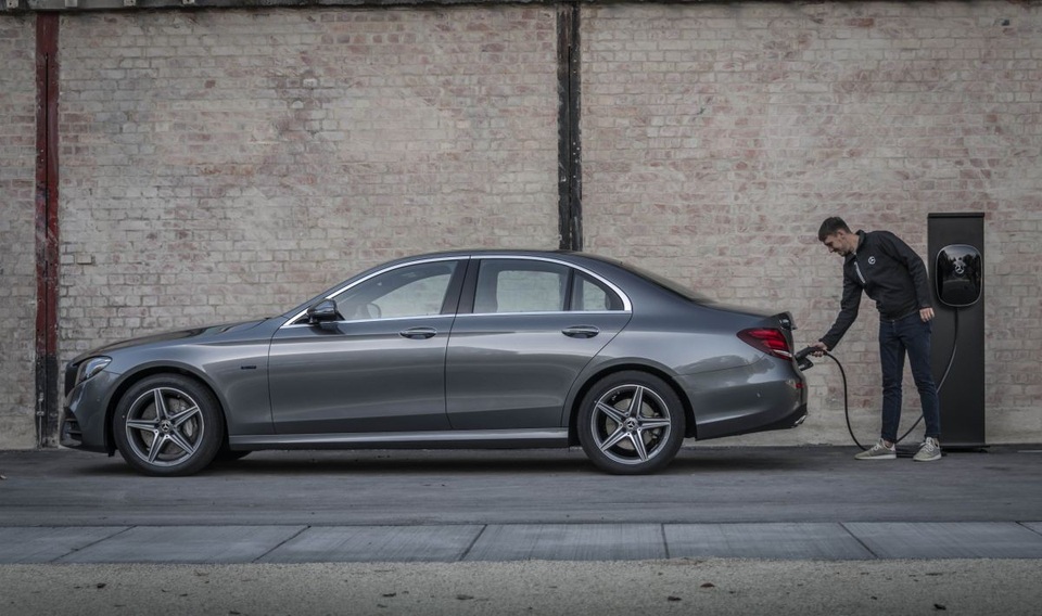 Mercedes-Benz ra hai phiên bản hybrid cho dòng E-Class - 7 Mercedes-Benz ra hai phiên bản hybrid cho dòng E-Class - 7