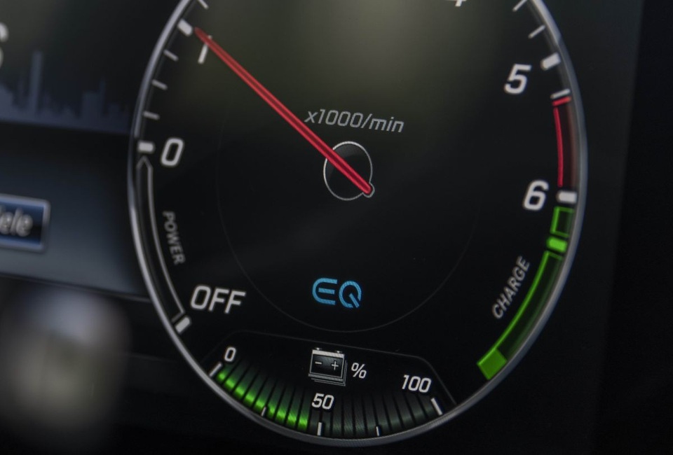 Mercedes-Benz ra hai phiên bản hybrid cho dòng E-Class - 11 Mercedes-Benz ra hai phiên bản hybrid cho dòng E-Class - 11