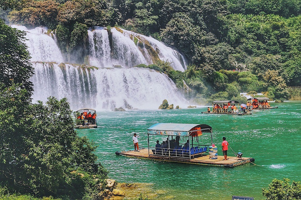 “Thiên đường mùa thu” ở Việt Nam nhất định phải ghé thăm tháng 10 này - 1 Thác Bản Giốc – địa điểm thu hút khách đông đảo khách du lịch đặc biệt là khách nước ngoài. Ảnh: Thanh Thúy
