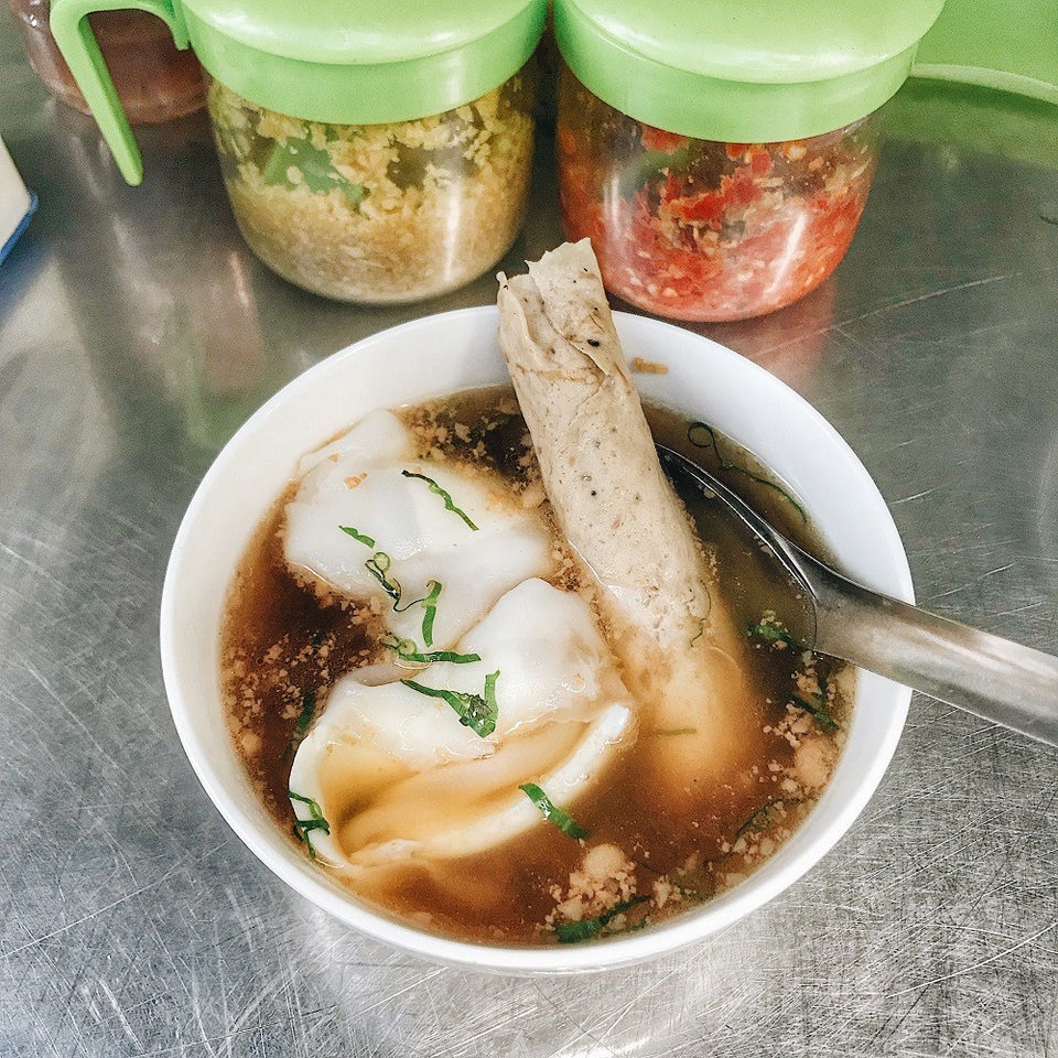 “Thiên đường mùa thu” ở Việt Nam nhất định phải ghé thăm tháng 10 này - 7 Bánh áp chao là món đặc trưng được bày bán khắp các quán nhỏ hay vỉa hè ở Cao Bằng