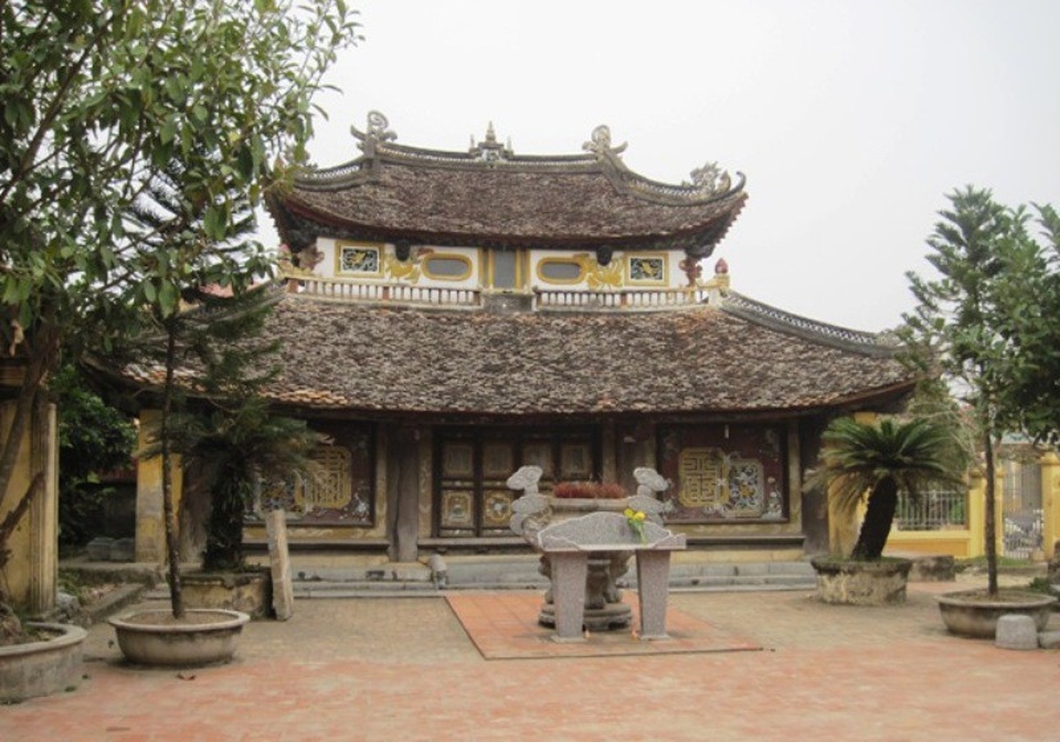 Ngôi làng có hàng trăm giáo sư, tiến sĩ - 2 Nghè làng Nguyệt Viên nơi lưu giữ danh sách và tôn vinh những người con trong làng đỗ đạt.