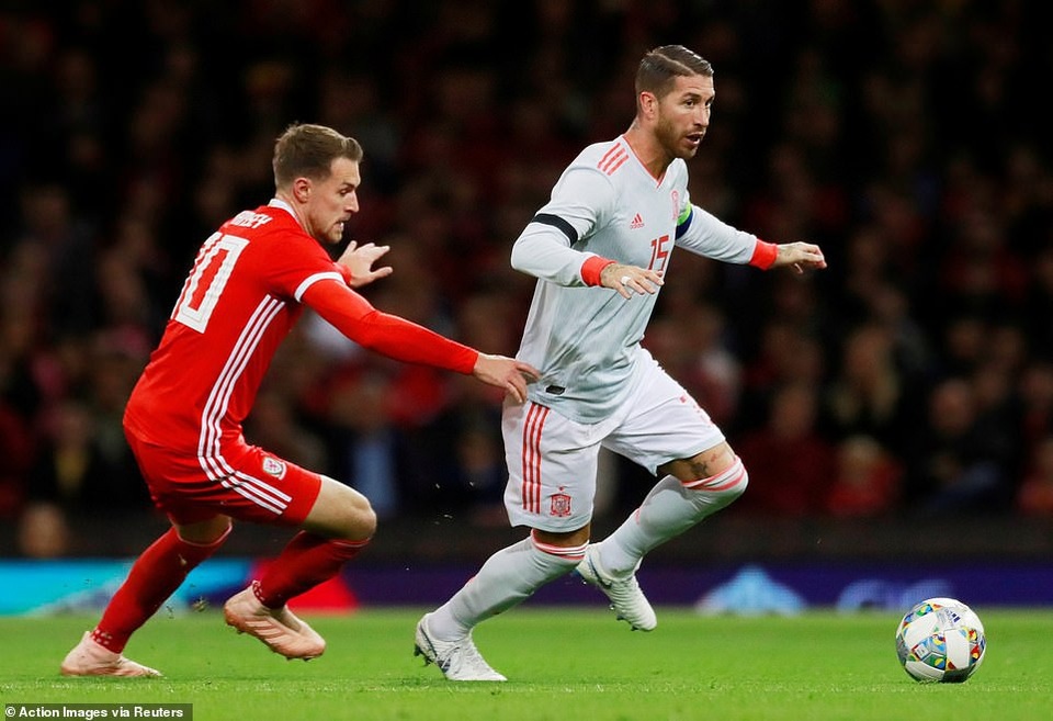 Xứ Wales thảm bại trước Tây Ban Nha trên sân nhà - 10