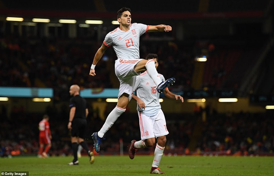 
Trung vệ Bartra ghi bàn nâng tỷ số lên 4-0 cho Tây Ban Nha
