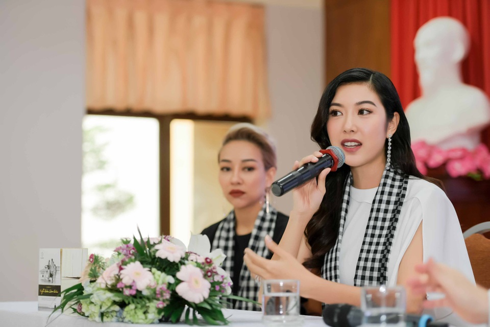 “Nàng thơ xứ Huế” Ngọc Trân từng tự ti và lo sợ mỗi khi rời khỏi đất Huế - 4 Các khách mời đã chia sẻ rất nhiều điều tâm huyết trong buổi gặp gỡ sinh viên.