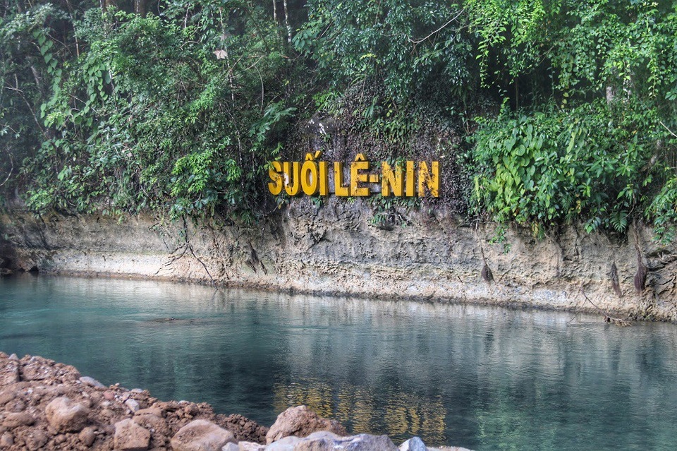 “Thiên đường mùa thu” ở Việt Nam nhất định phải ghé thăm tháng 10 này - 5 Suối Lê-nin 4 mùa nước xanh ngắt. Ảnh: Thanh Thúy