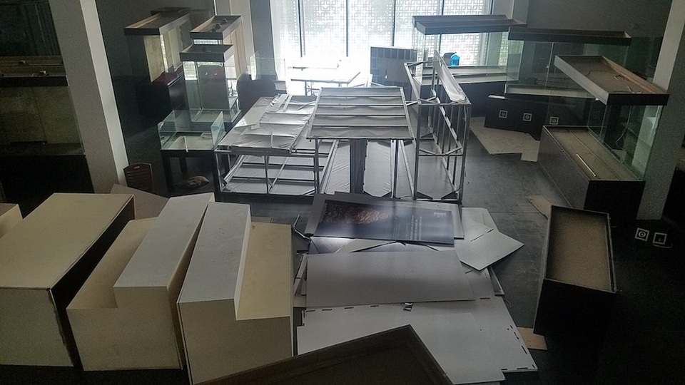 Bảo tàng 2.300 tỷ đồng ở Hà Nội thường xuyên vắng tanh - 9
Một gian trưng bày bên trong Bảo tàng Hà Nội biến thành kho chứa đồ. Nhiều người ví nơi đây như ngôi nhà hoang giữa lòng Hà Nội.