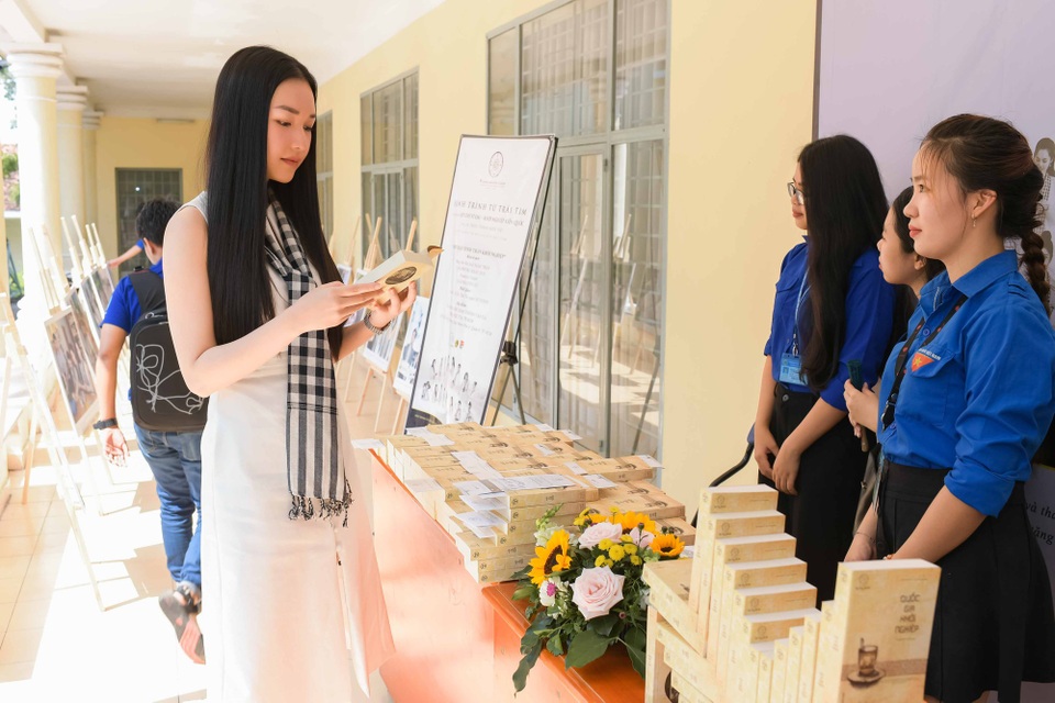 “Nàng thơ xứ Huế” Ngọc Trân từng tự ti và lo sợ mỗi khi rời khỏi đất Huế - 1 “Nàng thơ xứ Huế” Ngọc Trân từng tự ti và lo sợ mỗi khi rời khỏi đất Huế - 1