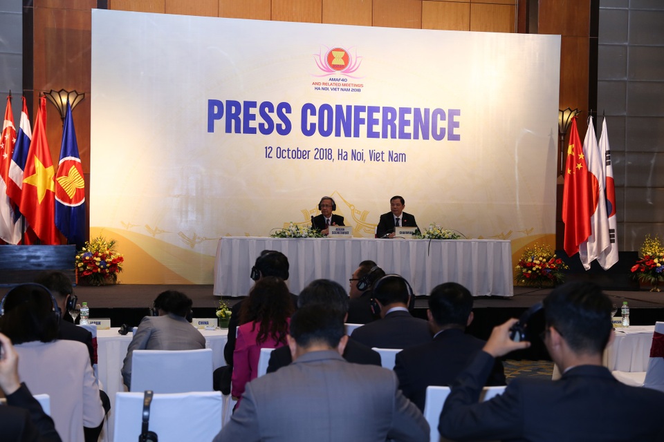 Việt Nam tổ chức thành công 3 hội nghị cấp Bộ trưởng về hợp tác ASEAN - 2 Quang cảnh cuộc họp báo.