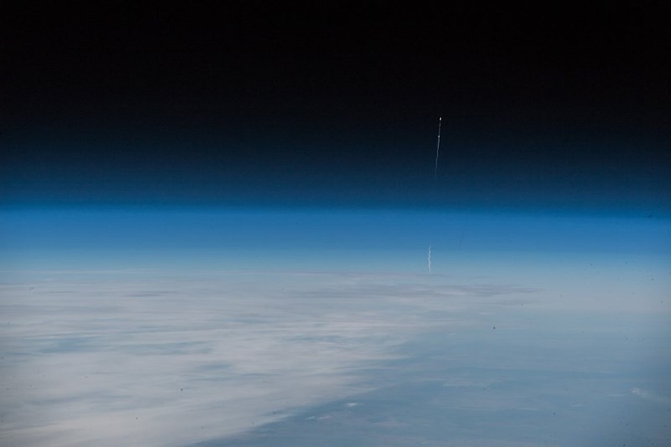 Phi hành gia Đức chụp khoảnh khắc tên lửa đẩy tàu Soyuz rơi - 2
Phi hành gia người Đức Alexander Gerst đang làm việc trên ISS đã chụp lại khoảnh khắc tên lửa đẩy tàu vũ trụ Soyuz rơi. Ảnh: TWITTER