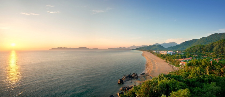 Khu phức hợp nghỉ dưỡng Laguna Lăng Cô tại vùng vịnh Lăng Cô mô phỏng những nét tương đồng với vịnh Thâm Thủy